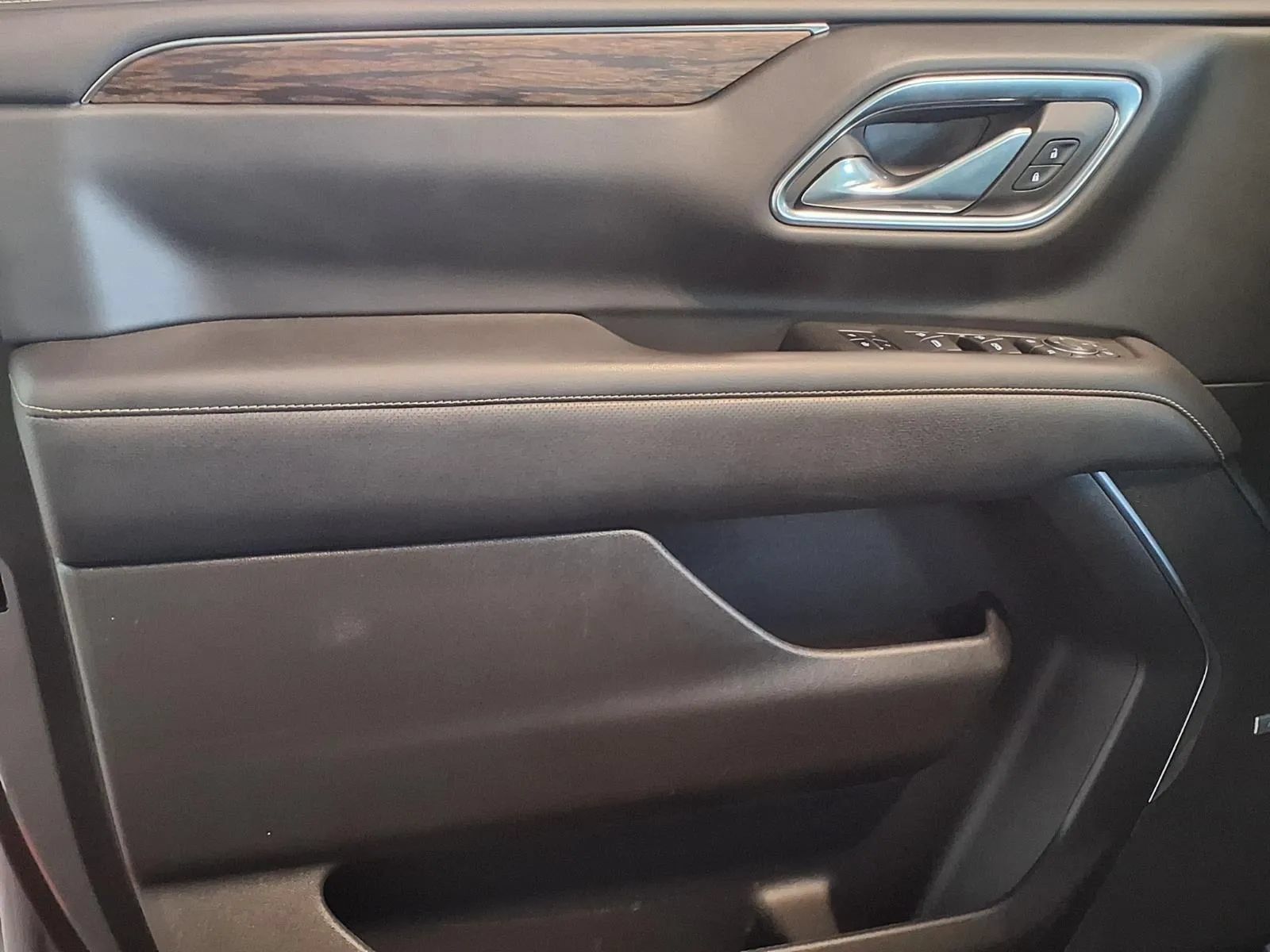 Used 2021 Chevrolet Suburban Premier AWD/4WD image 17