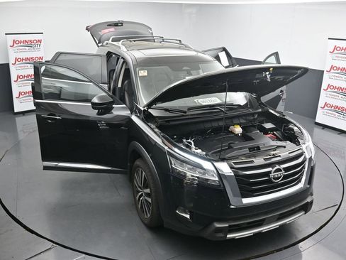 Used 2024 Nissan Pathfinder Platinum w/ Cargo Package image 46