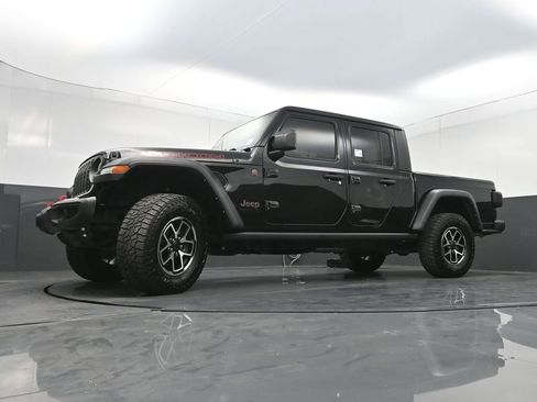 Used 2024 Jeep Gladiator Rubicon AWD/4WD image 28