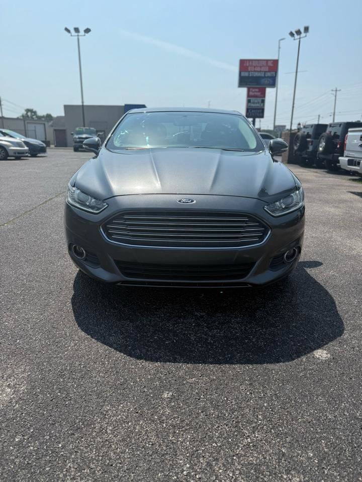 Used 2016 Ford Fusion SE w/ Equipment Group 202A FWD image 2