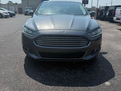 Used 2016 Ford Fusion SE w/ Equipment Group 202A FWD image 2