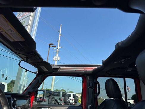 Used 2021 Jeep Wrangler Unlimited Sahara AWD/4WD image 31