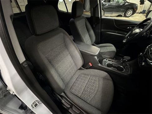 Certified 2024 Chevrolet Equinox LT w/ LPO, Floor Liner Package image 28