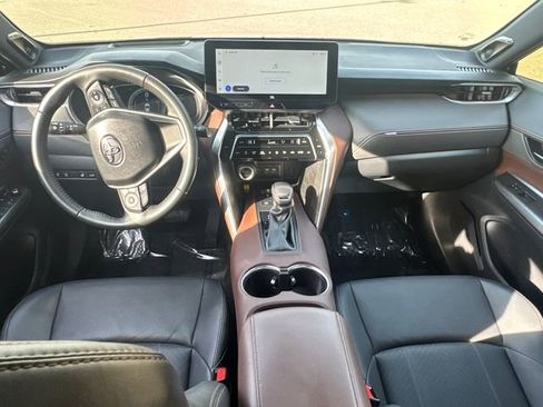 Used 2024 Toyota Venza Limited image 20