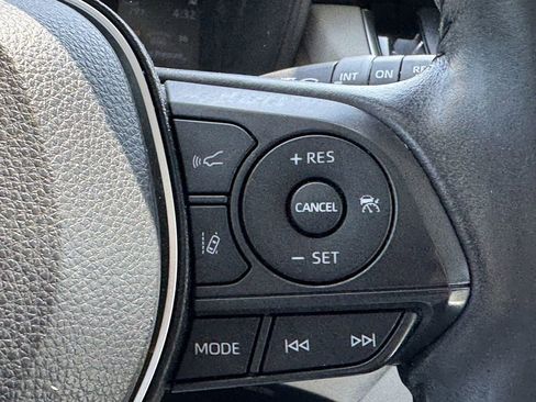 Used 2022 Toyota Corolla Cross LE FWD image 21