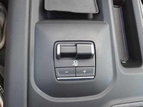 Used 2024 GMC Sierra 2500 Denali Ultimate AWD/4WD image 10