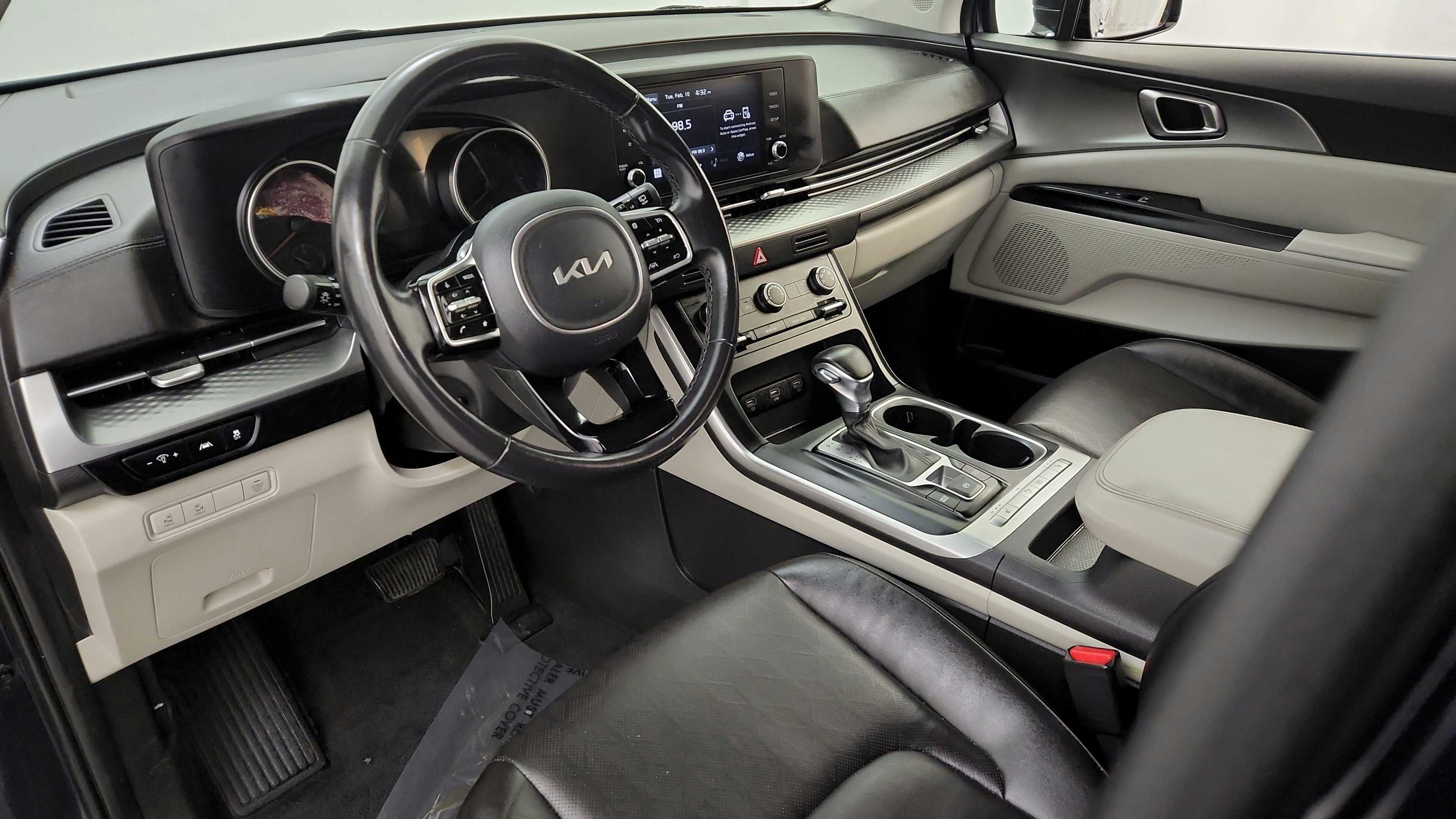Used 2022 Kia Carnival LX FWD image 9