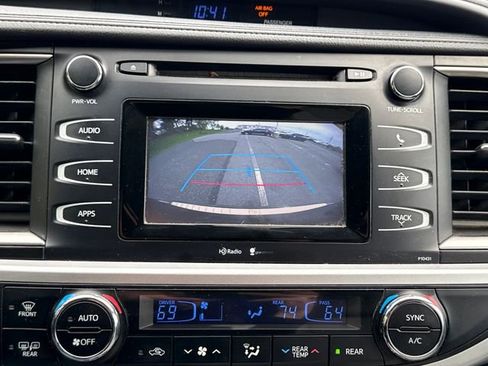 Used 2015 Toyota Highlander Plus AWD/4WD image 28