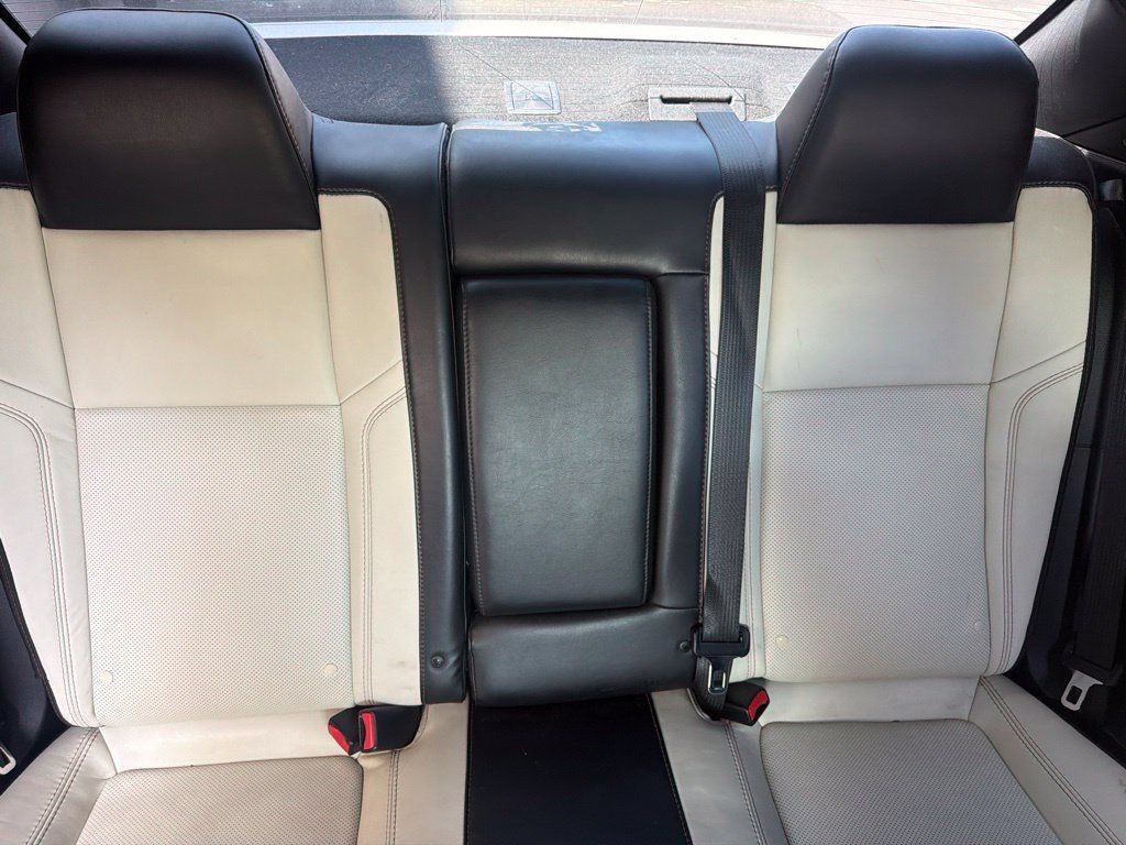 Used 2015 Dodge Challenger SXT Plus w/ Driver Convenience Group RWD image 11