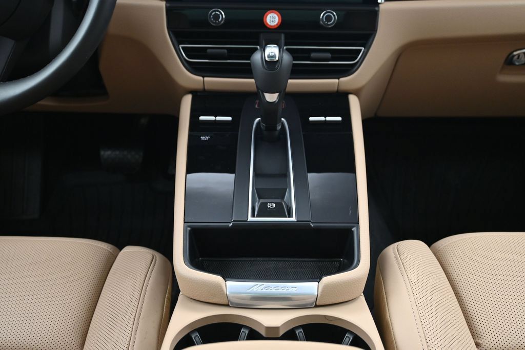 Used 2026 Porsche Macan AWD/4WD image 10