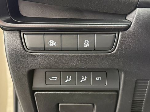Used 2024 MAZDA MAZDA3 s image 19