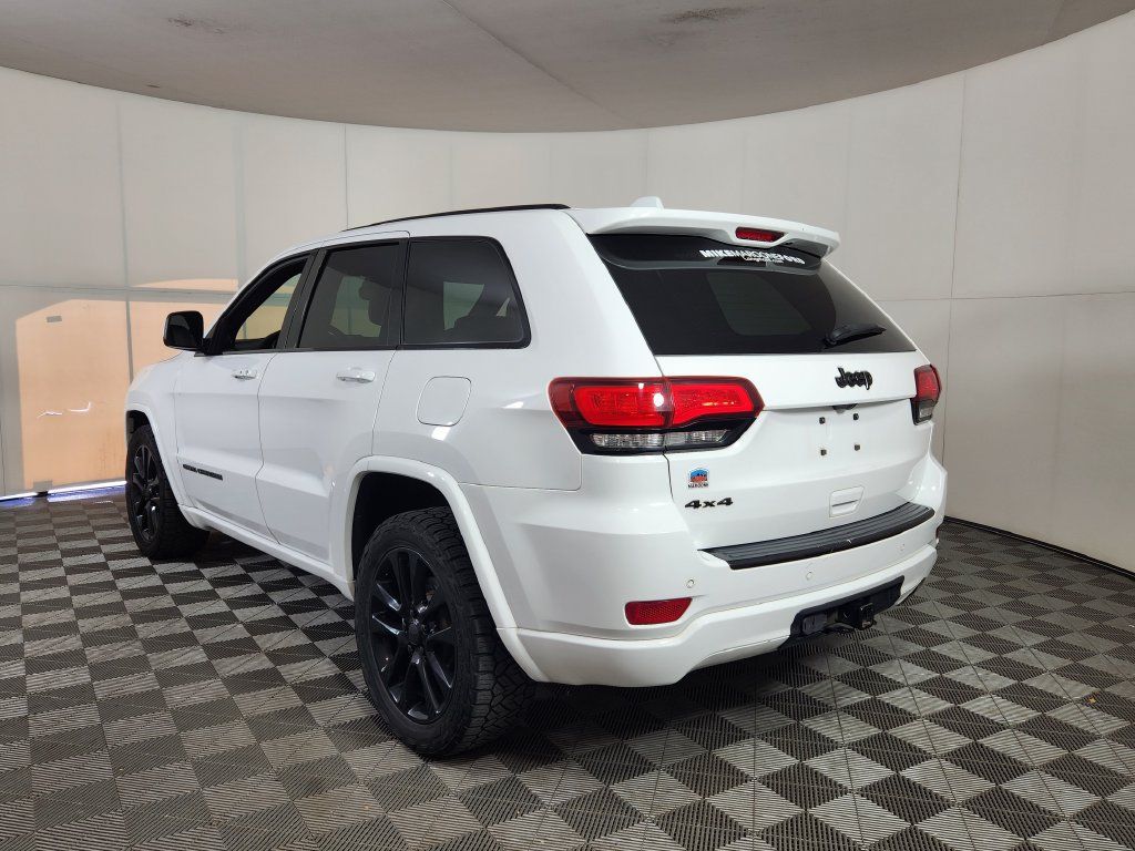 Used 2017 Jeep Grand Cherokee Altitude AWD/4WD image 5