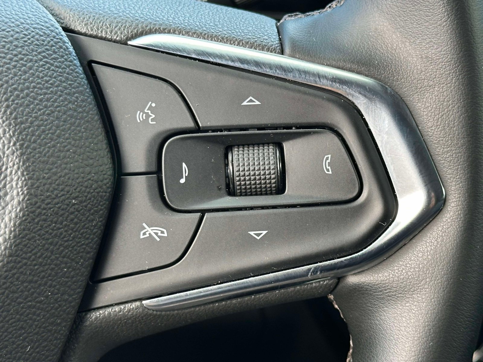 Used 2024 Chevrolet Trax ACTIV w/ Driver Confidence Package FWD image 21