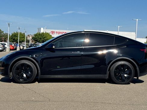 Used 2022 Tesla Model Y Long Range AWD/4WD image 7
