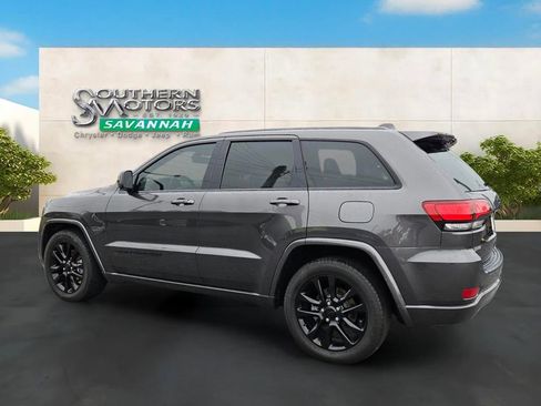 Used 2020 Jeep Grand Cherokee Altitude RWD image 3