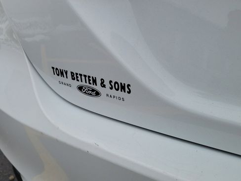 Used 2021 Toyota Camry LE image 7