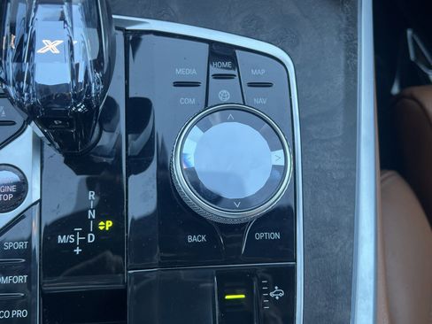 Used 2022 BMW X5 sDrive40i w/ Executive Package image 11