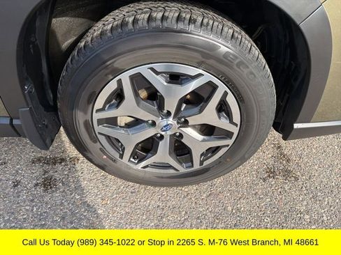 Used 2023 Subaru Forester Premium image 4