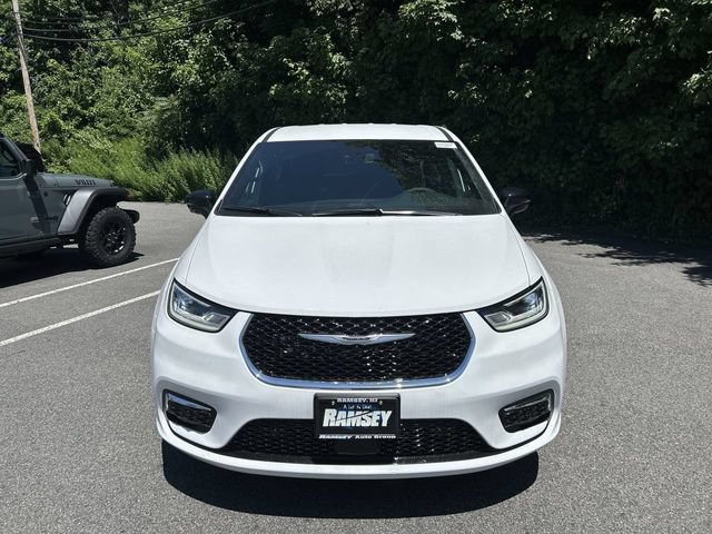 New 2026 Chrysler Pacifica Select AWD/4WD image 3