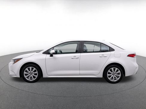 Used 2025 Toyota Corolla LE FWD image 4