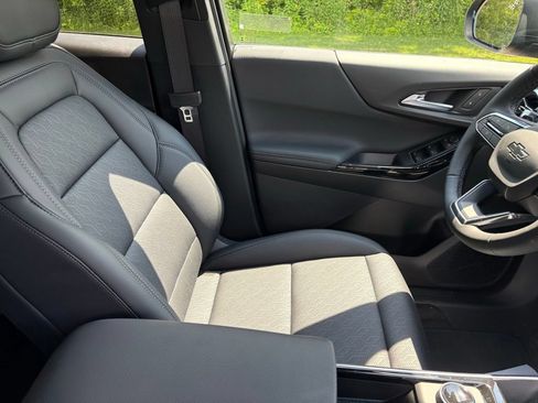 New 2026 Chevrolet Equinox LT w/ Convenience Package II FWD image 37