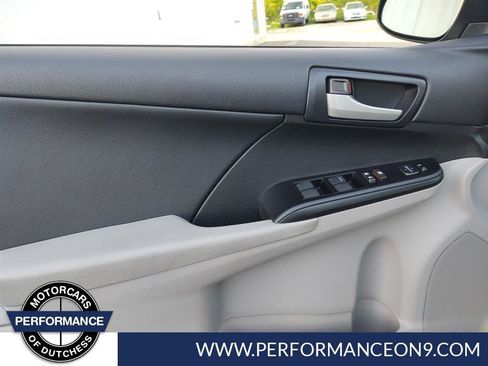 Used 2014 Toyota Camry LE image 9