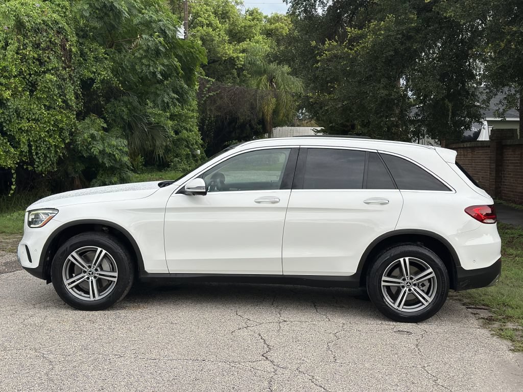 Used 2022 Mercedes-Benz GLC 300 4MATIC w/ Premium Package Lite image 2