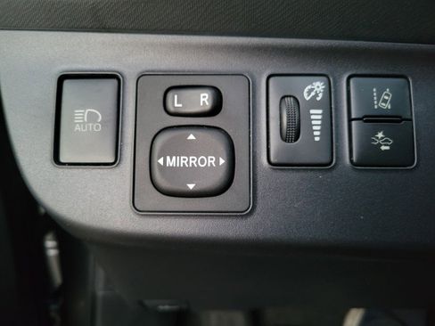 Used 2018 Toyota Prius C Two image 33