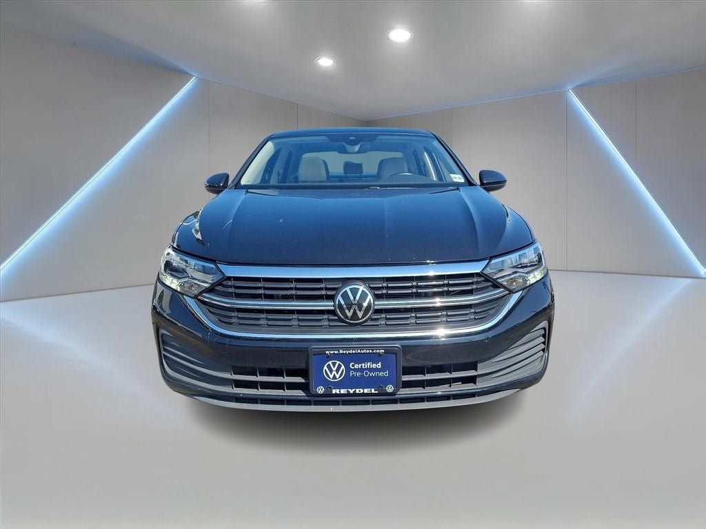 Certified 2023 Volkswagen Jetta SE FWD image 2