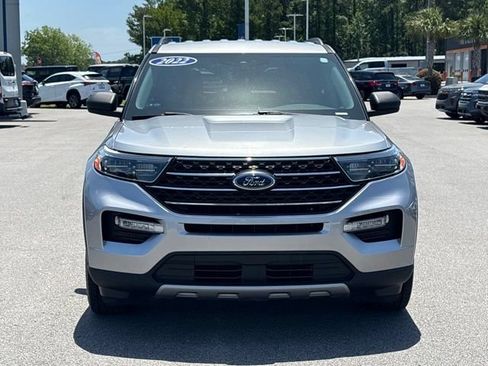 Used 2022 Ford Explorer XLT w/ Equipment Group 202A AWD/4WD image 8