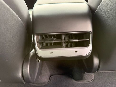 Used 2025 Tesla Model Y Performance image 28