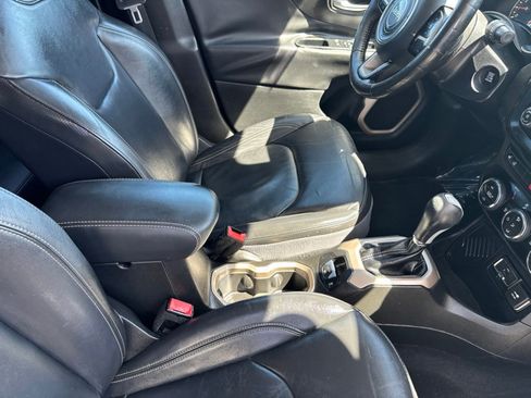 Used 2016 Jeep Renegade Limited FWD image 33
