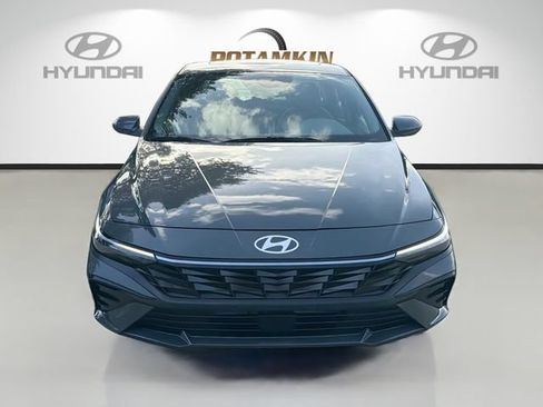 Certified 2025 Hyundai Elantra SEL FWD image 2