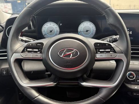 Used 2023 Hyundai Elantra SEL w/ Convenience Package image 18