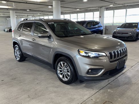 Used 2019 Jeep Cherokee Latitude Plus image 1