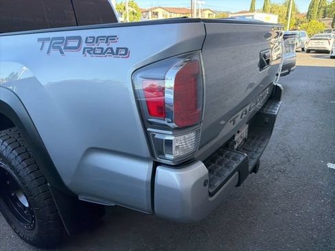 Used 2020 Toyota Tacoma TRD Off-Road w/ Technology Package RWD image 9