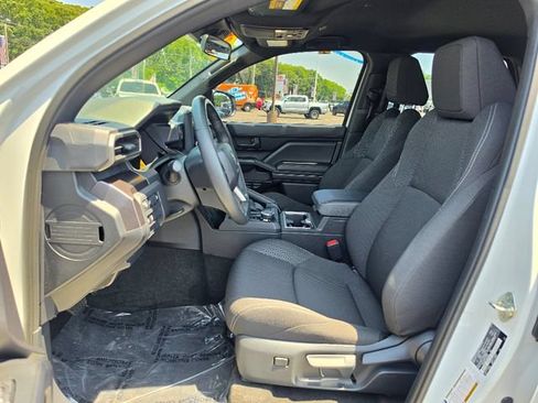 Used 2025 Toyota 4Runner SR5 AWD/4WD image 21