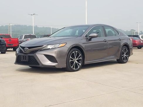 Used 2018 Toyota Camry SE FWD image 8