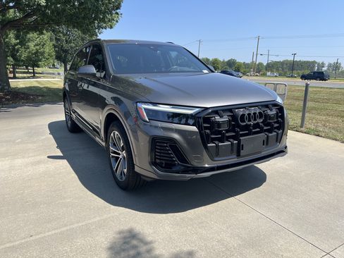 Used 2025 Audi Q7 2.0T Premium Plus w/ Premium Plus Package AWD/4WD image 2