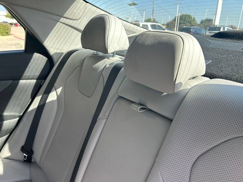 Used 2025 Hyundai Elantra Limited FWD image 15