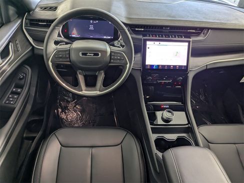 New 2025 Jeep Grand Cherokee Limited w/ Black Appearance Package image 12