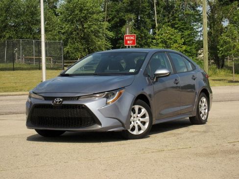 Used 2021 Toyota Corolla LE FWD image 3