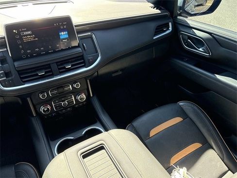 Used 2024 GMC Yukon AT4 w/ Technology Package image 16