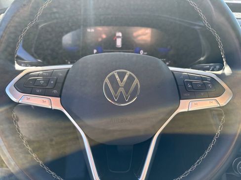 Used 2024 Volkswagen Taos SE image 16