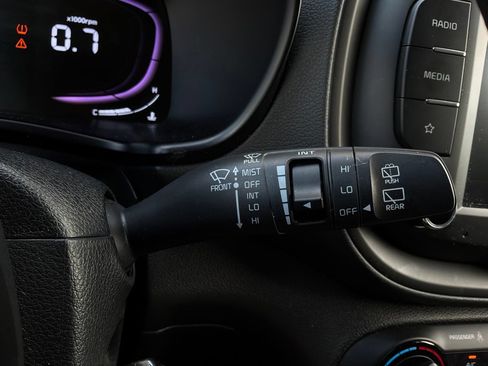 Used 2025 Kia Soul LX w/ LX Technology Package FWD image 33