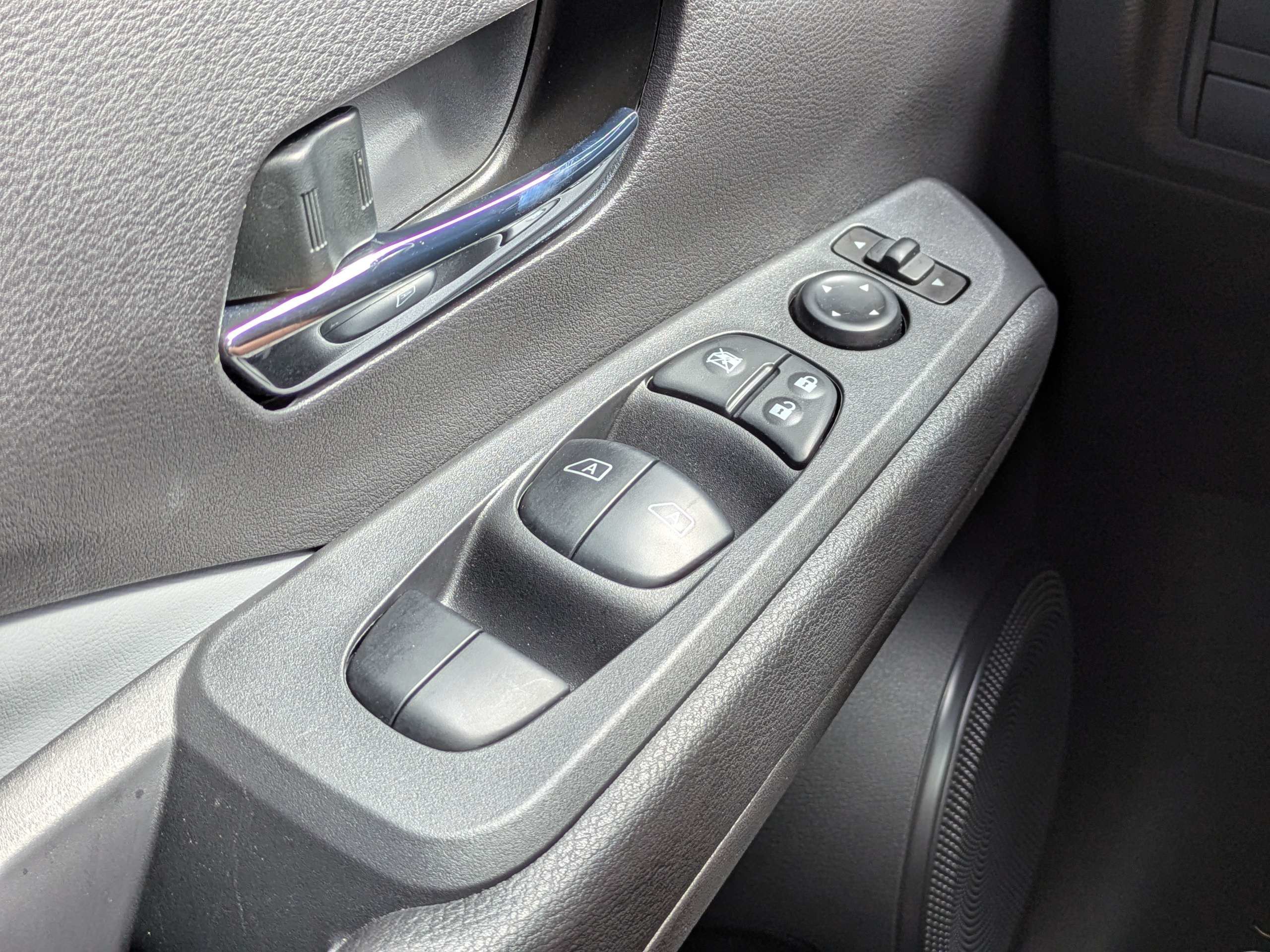 Certified 2024 Nissan Kicks SR w/ SR Premium Package FWD image 24