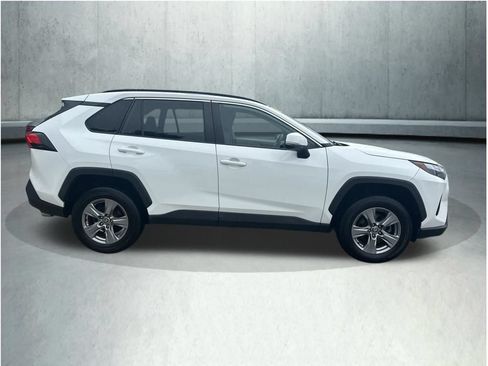 Used 2022 Toyota RAV4 XLE w/ Convenience Package AWD/4WD image 7