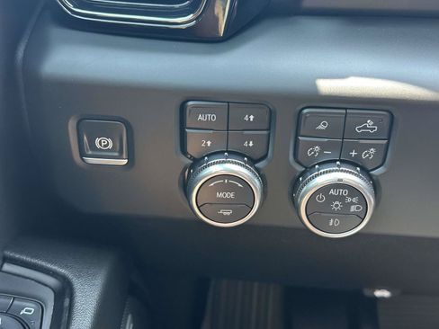 Used 2024 GMC Sierra 1500 AT4 w/ Technology Package AWD/4WD image 22
