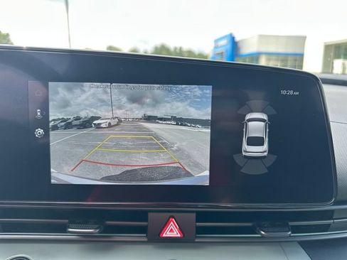 Used 2024 Hyundai Elantra Limited FWD image 19