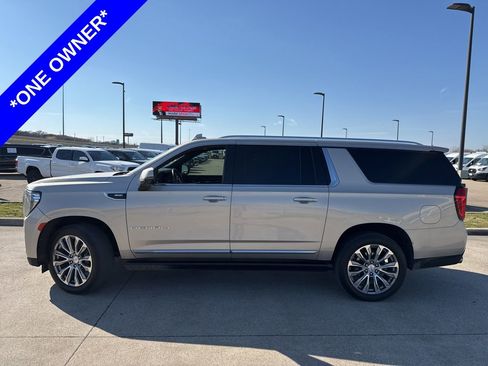 Used 2021 GMC Yukon XL Denali w/ Denali Premium Package image 3